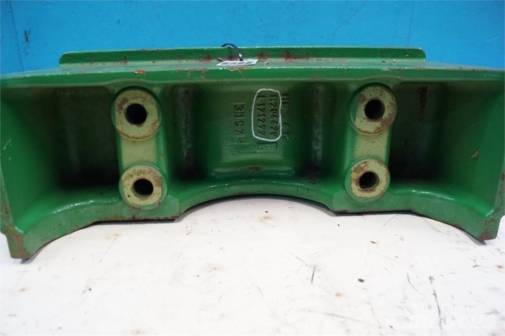 John Deere 6105M Frontgewichte