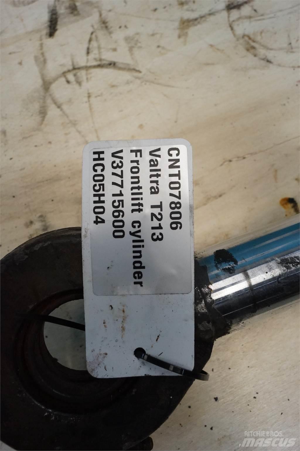 Valtra T213 Frontladerzubehör