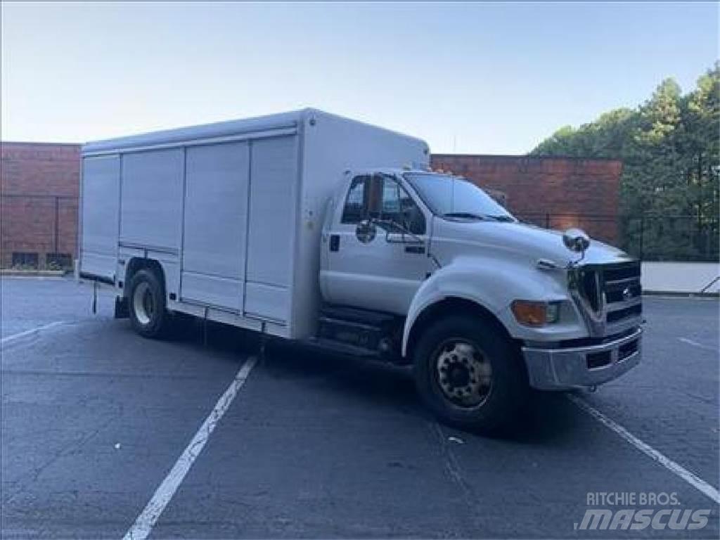 Ford F750 Getränkewagen