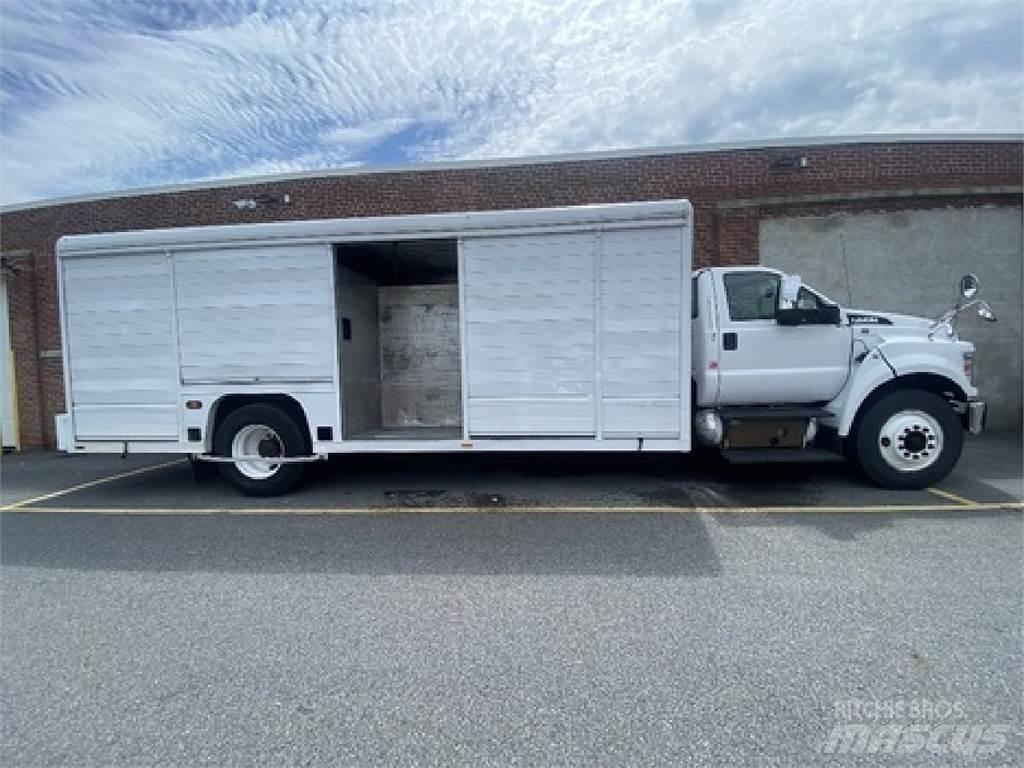 Ford F750 Getränkewagen