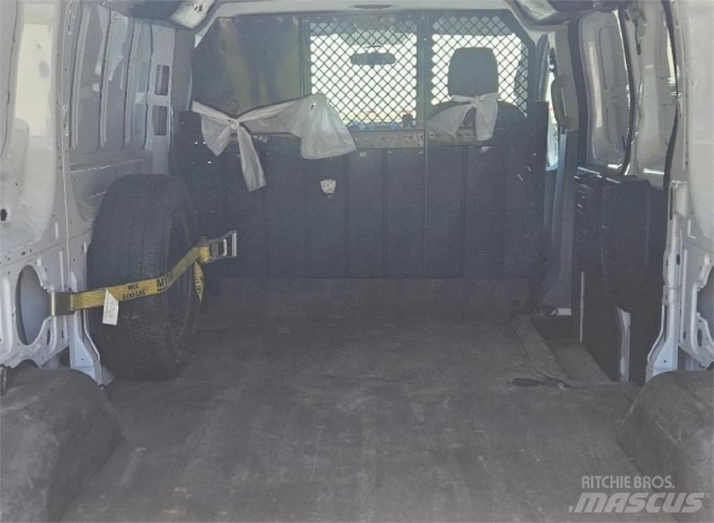 Ford Transit 150 Lieferwagen