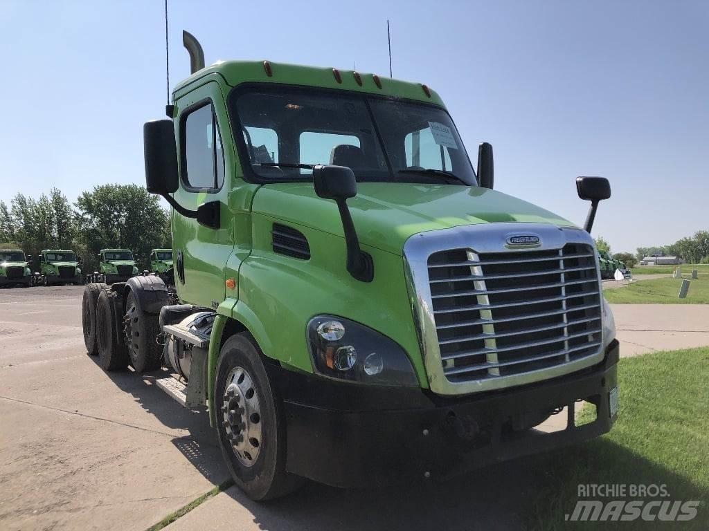 Freightliner CA113 Sattelzugmaschinen