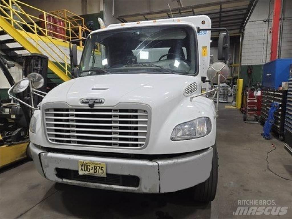 Freightliner M2106 Getränkewagen