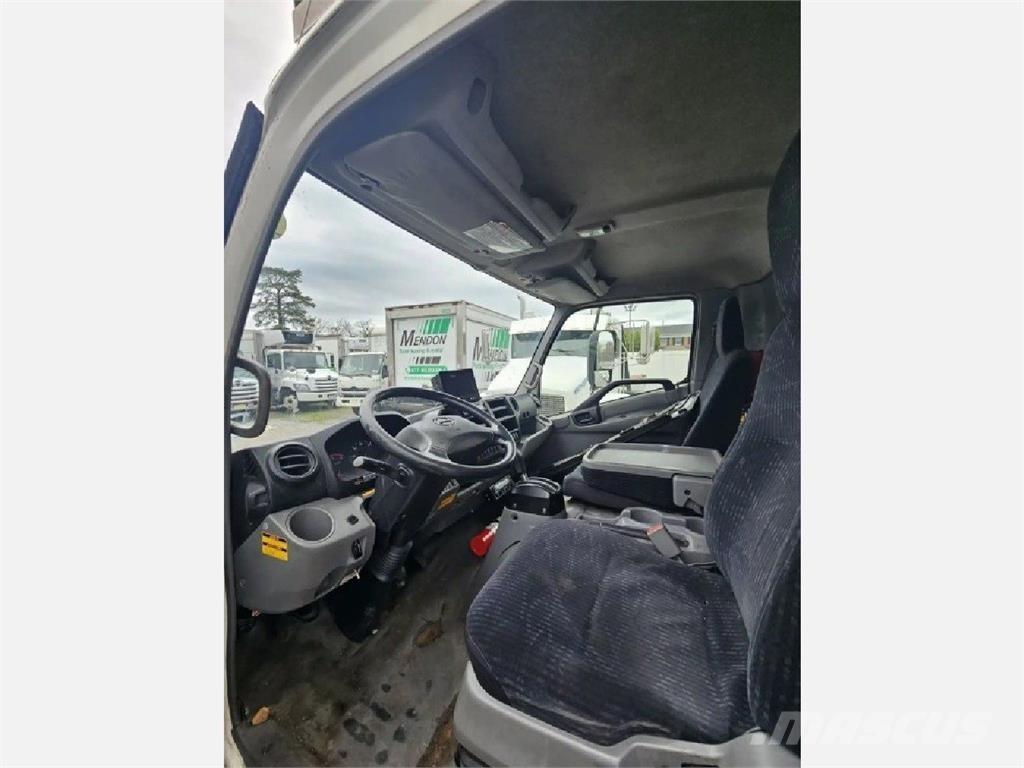 Hino 195 Kühlkoffer
