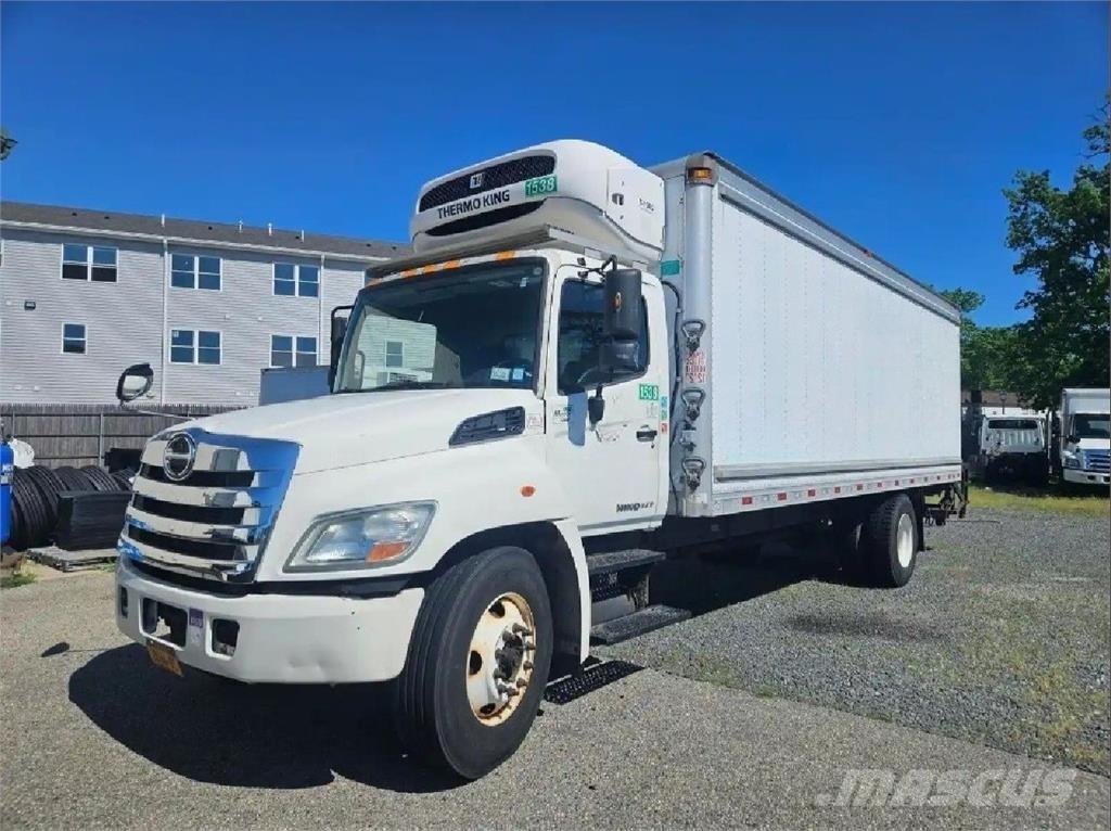 Hino 338 Kühlkoffer