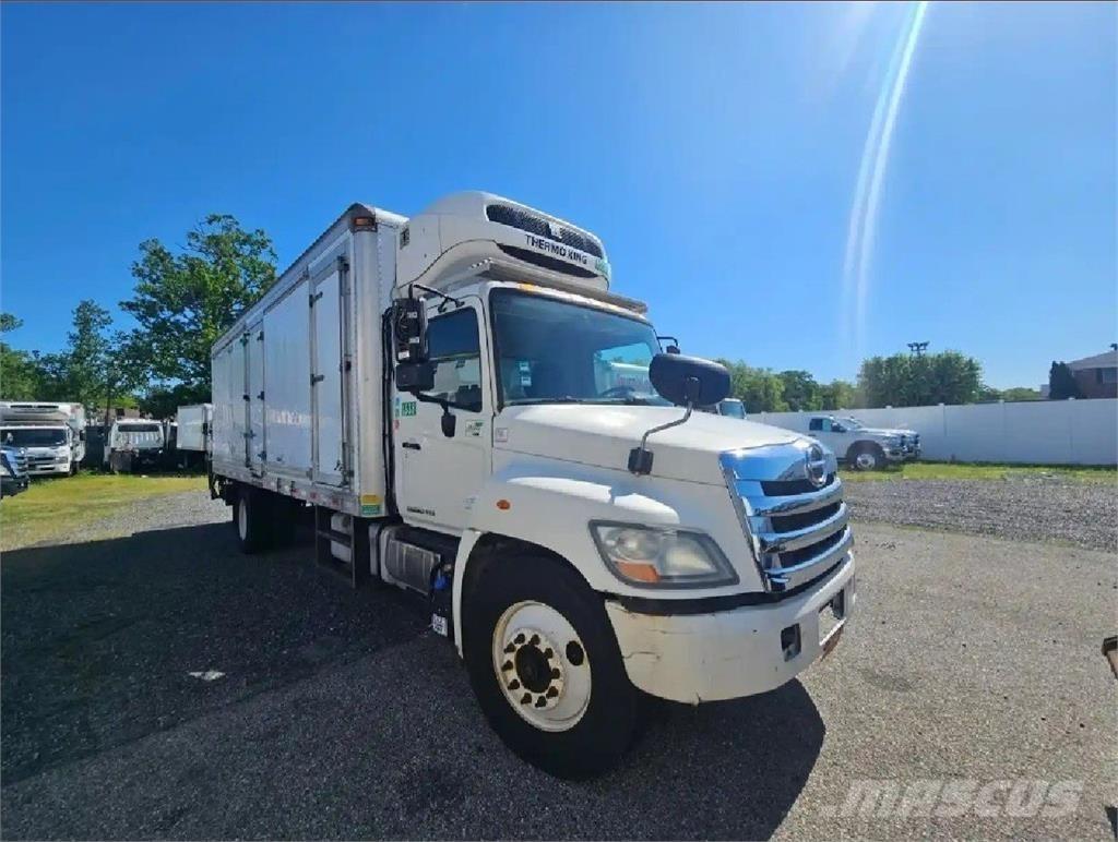 Hino 338 Kühlkoffer