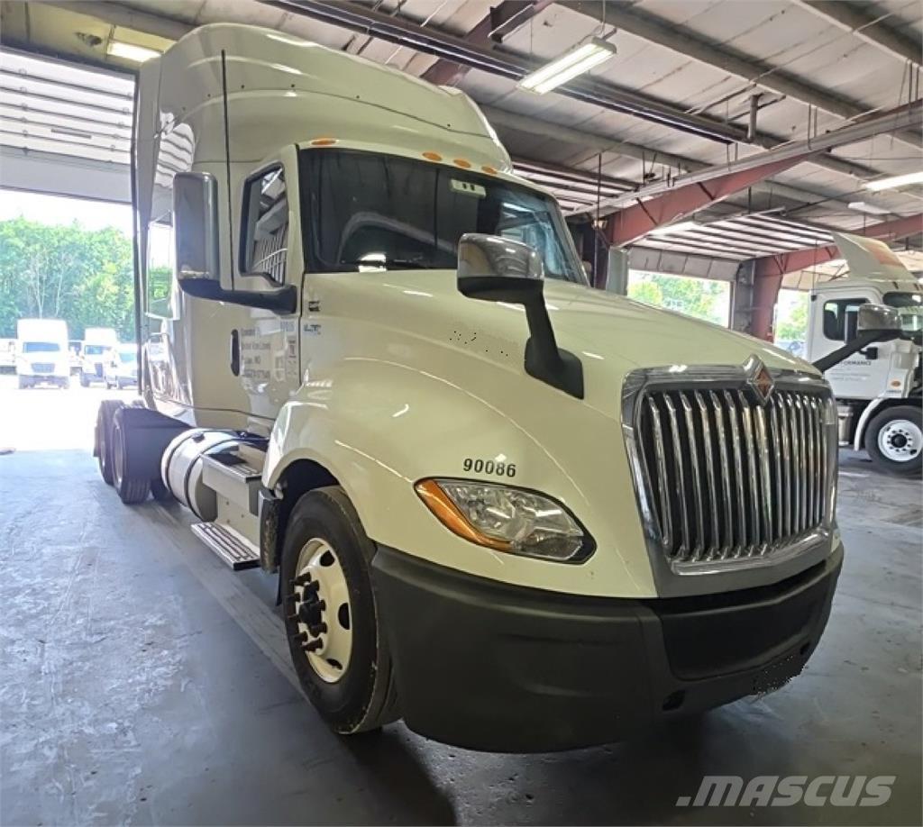 International LT Sattelzugmaschinen