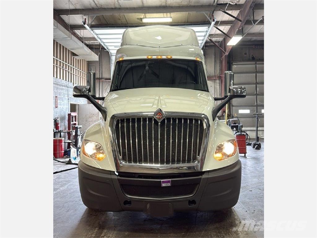 International LT625 Sattelzugmaschinen