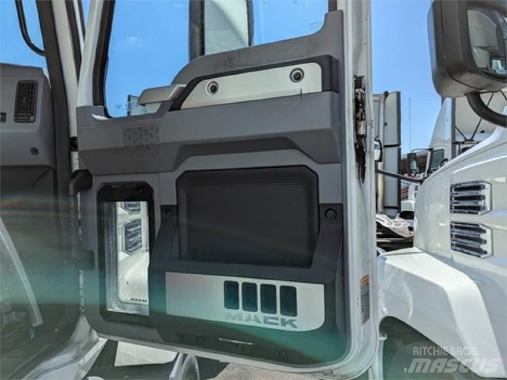 Mack AN64T Sattelzugmaschinen