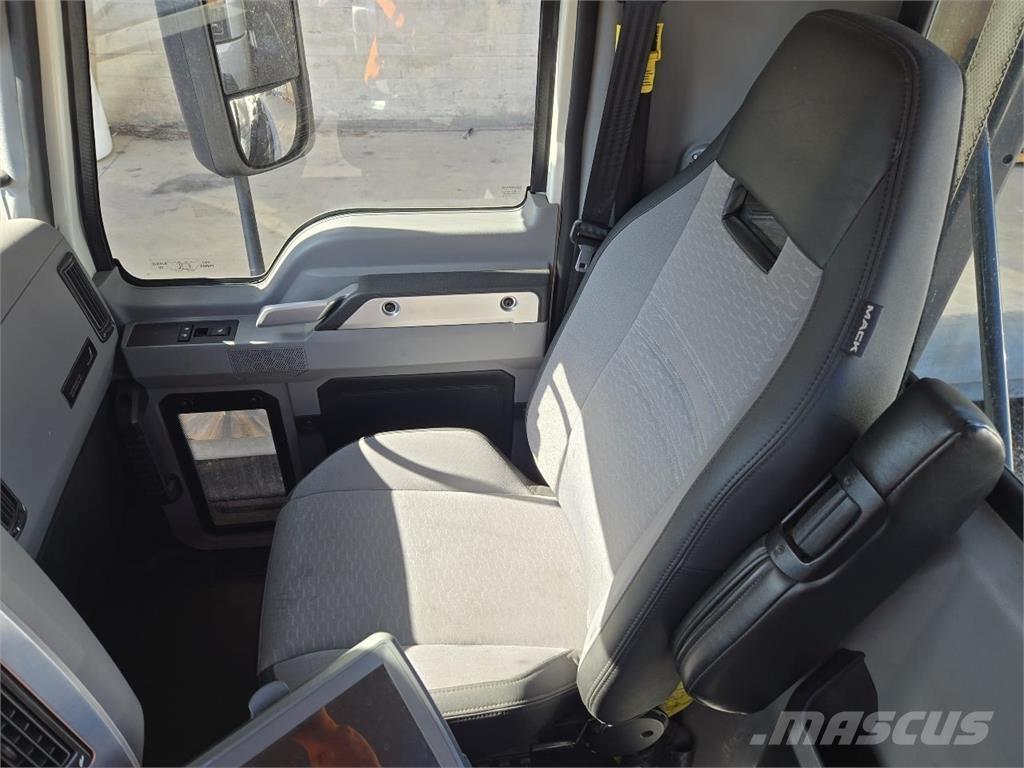 Mack AN64T Sattelzugmaschinen