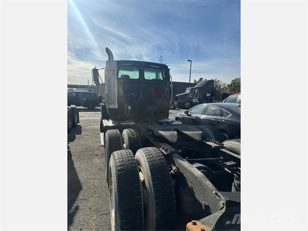 Sterling A9500 Sattelzugmaschinen