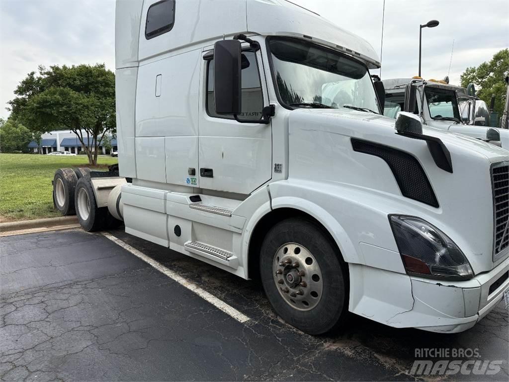 Volvo VNL64T670 Sattelzugmaschinen