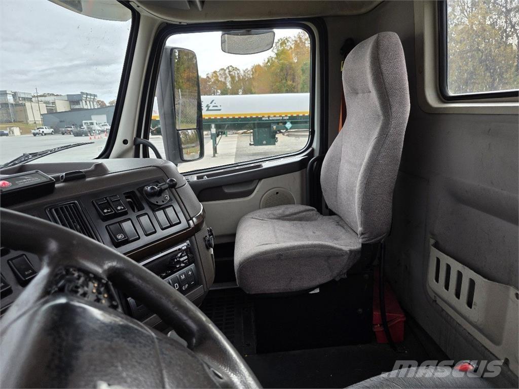 Volvo VNM64T200 Sattelzugmaschinen