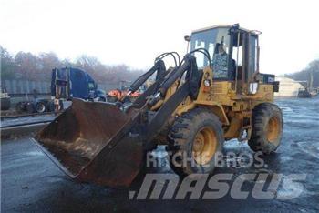 CAT IT24F Radlader