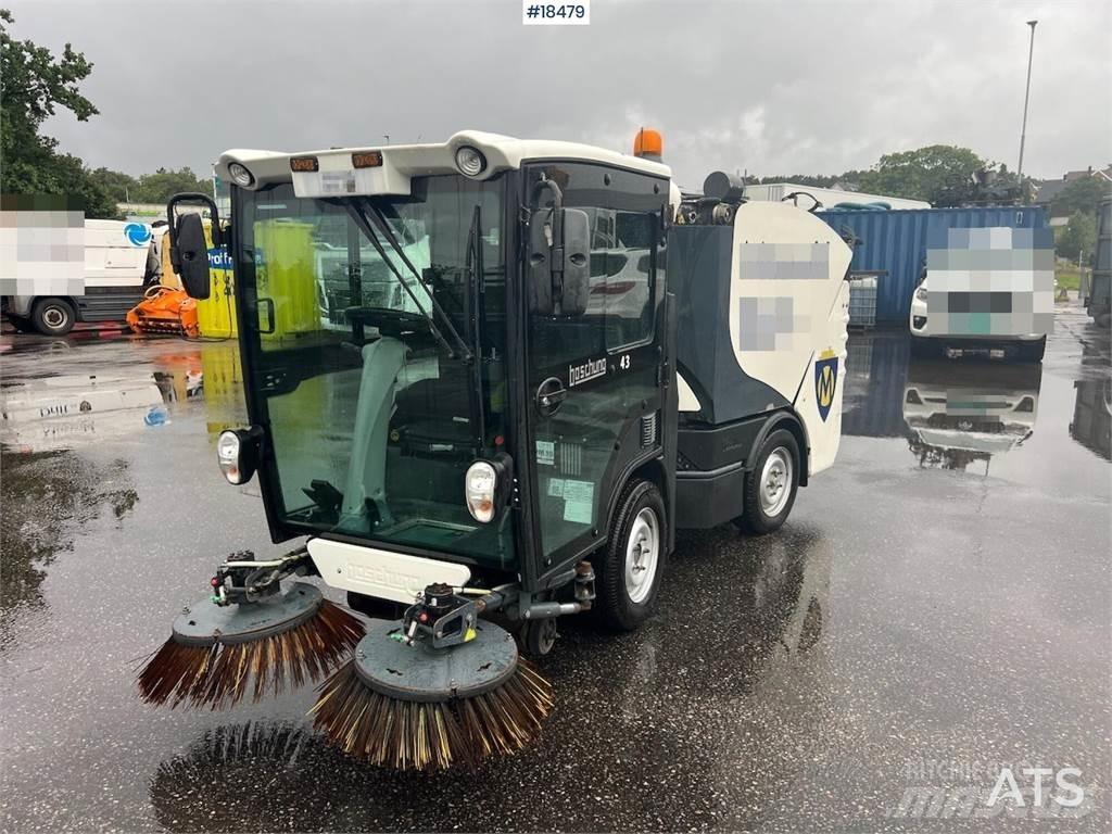 Boschung S2 sweeper Kehrmaschine