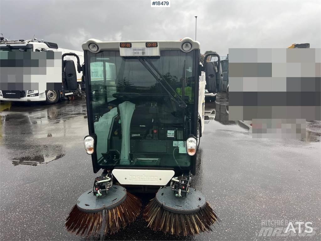 Boschung S2 sweeper Kehrmaschine