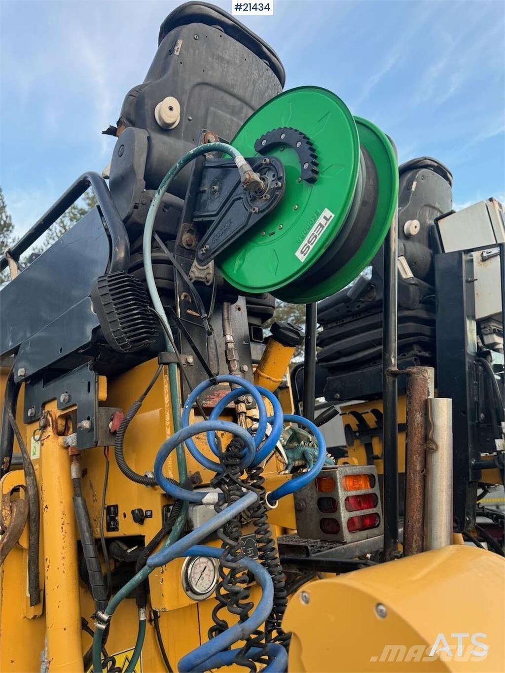 CAT AP 300 Strassenfertiger