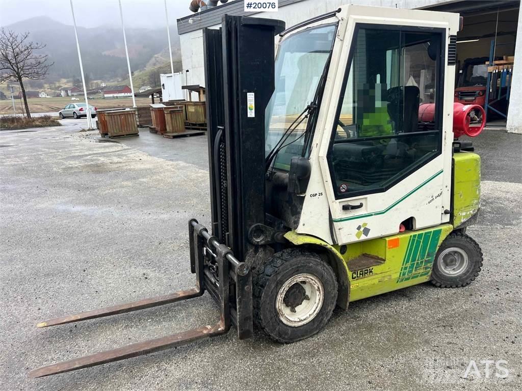 Clark CGP 25 truck Sonstige Baumaschinen