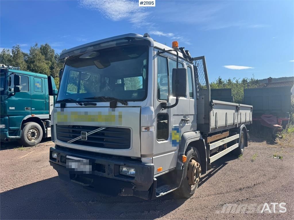 Volvo FL250 Truck. Pritschenwagen/Pritschenwagen mit Seitenklappe