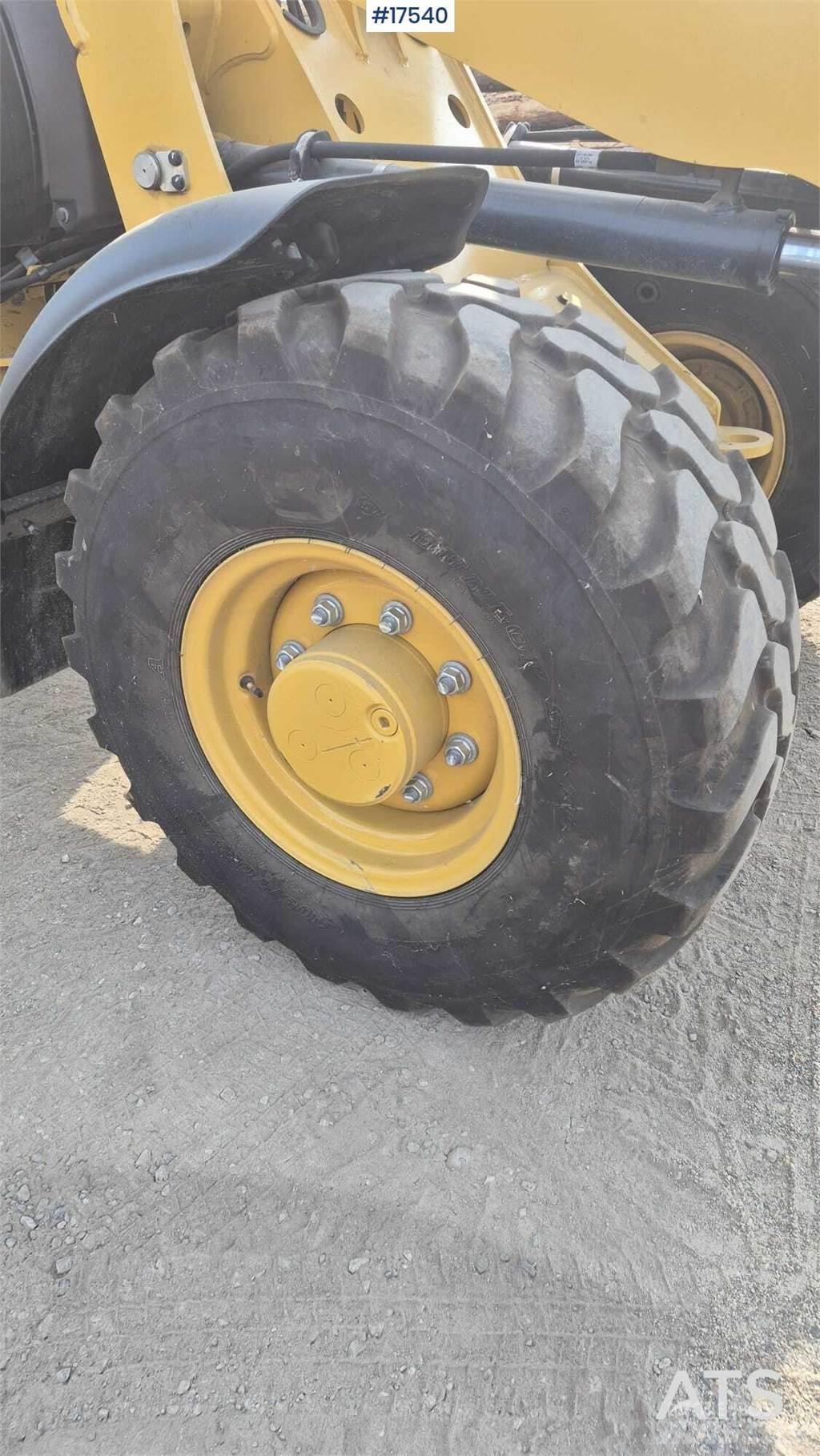CAT 906M Radlader