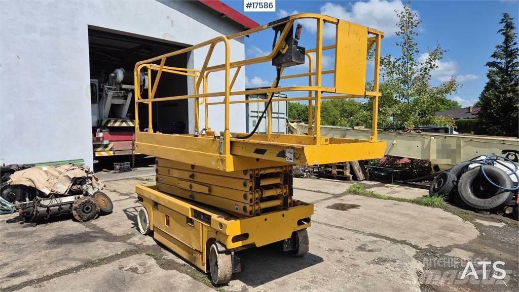 Haulotte Compact 12 Scheren-Arbeitsbühnen