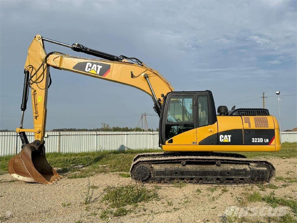 CAT 323 D Raupenbagger