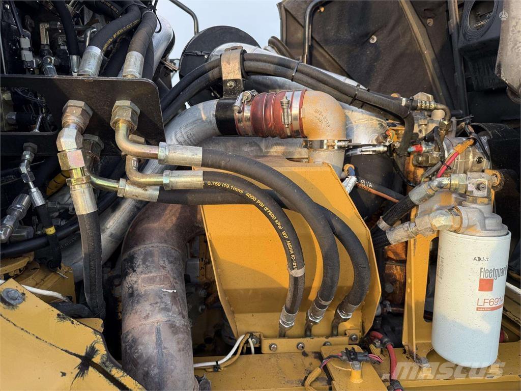CAT 730 Dumper - Knickgelenk