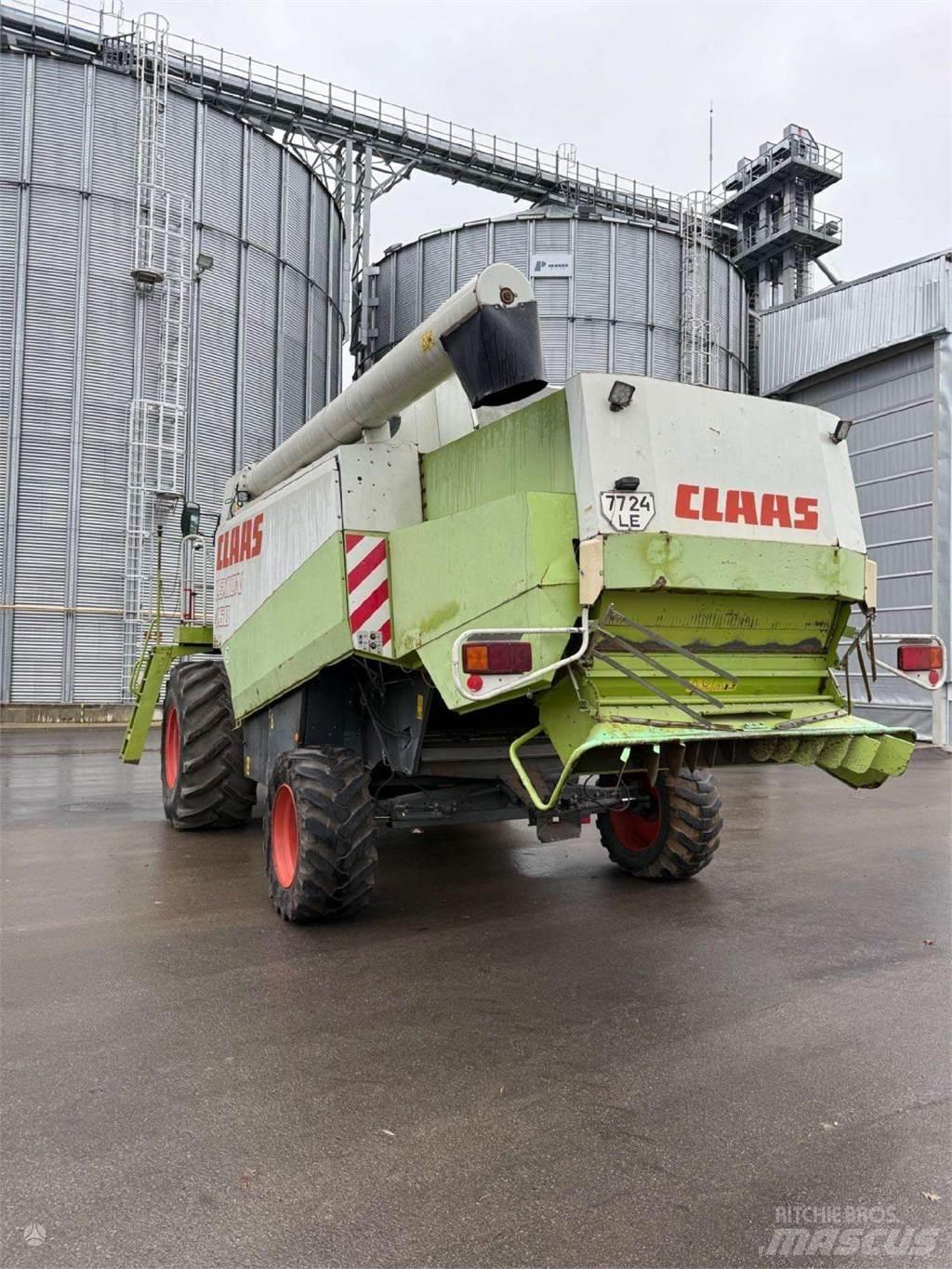 CLAAS LEXION 460 Mähdrescher