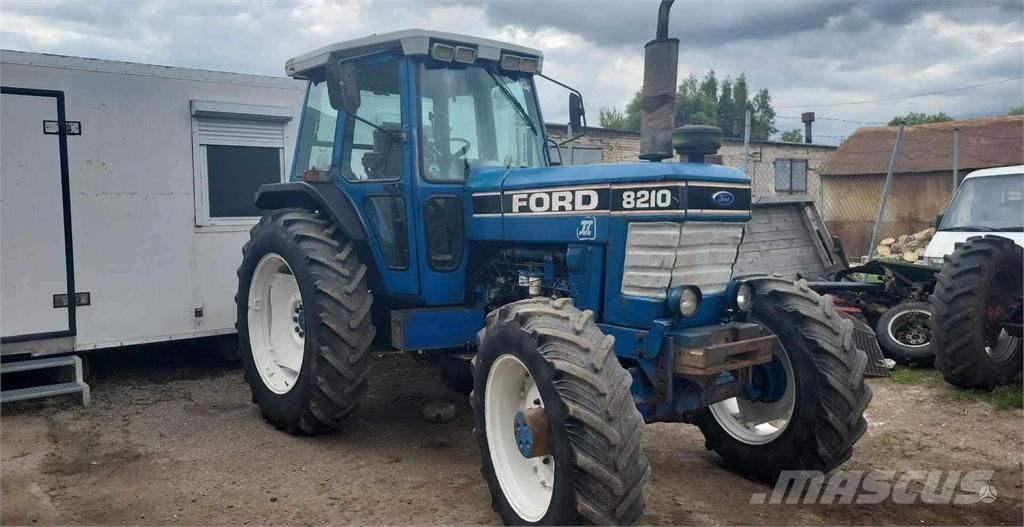 Ford 8210 Traktoren