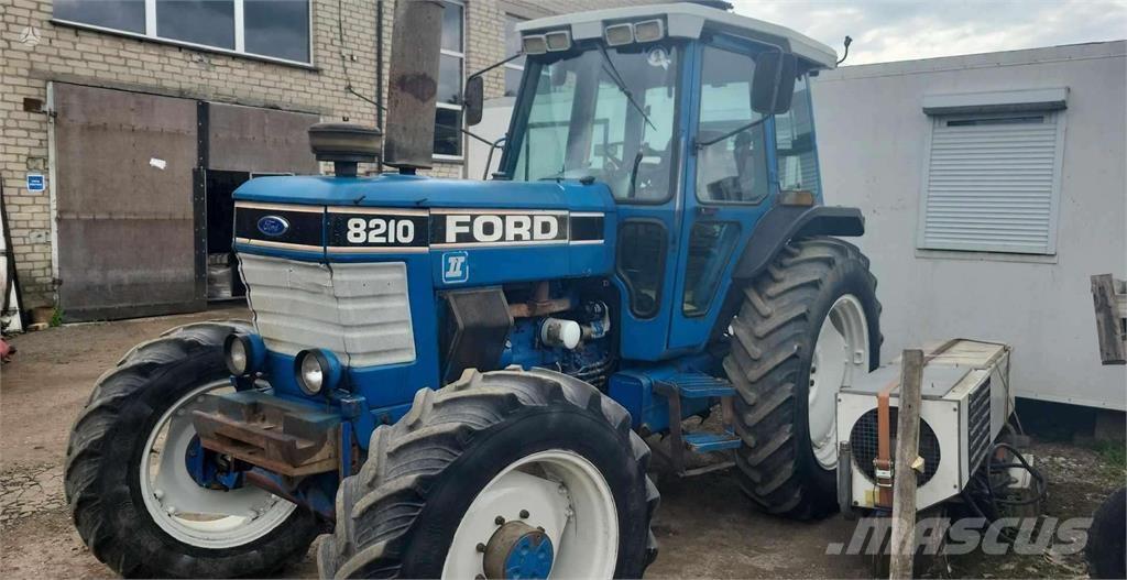 Ford 8210 Traktoren