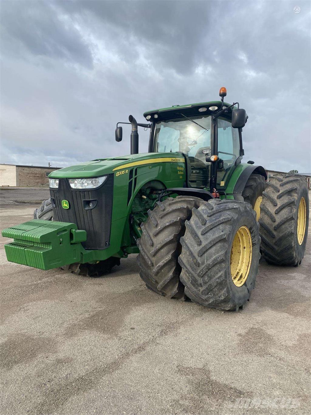 John Deere 8335R Traktoren