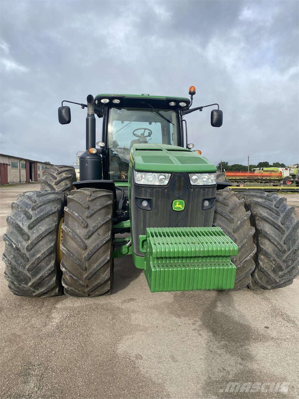 John Deere 8335R Traktoren