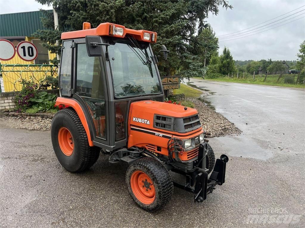Kubota ST-30 Traktoren
