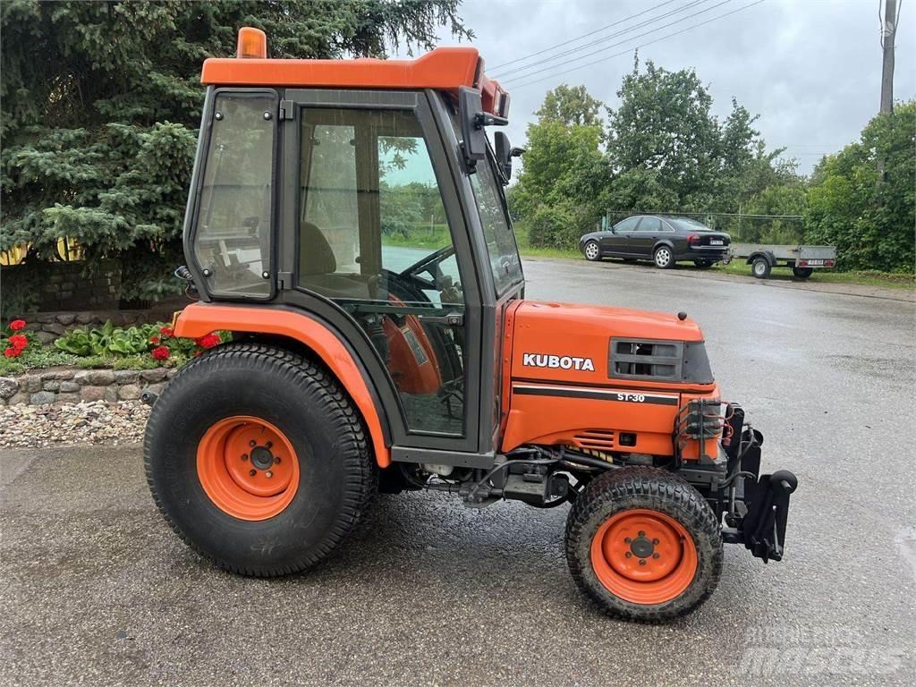 Kubota ST-30 Traktoren