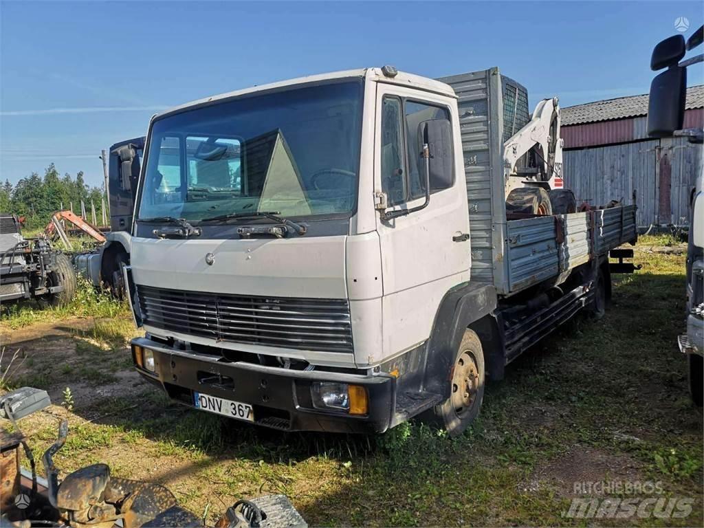 Mercedes-Benz 809 Pritschenwagen/Pritschenwagen mit Seitenklappe