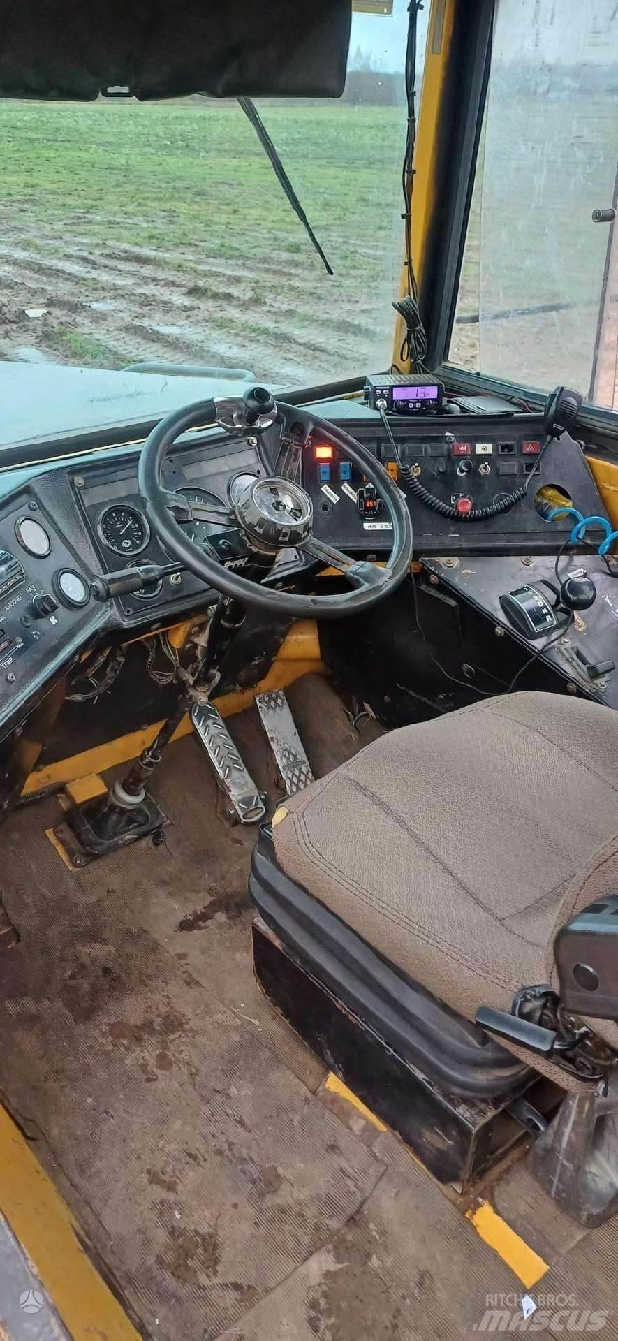 Volvo A25C Dumper - Knickgelenk