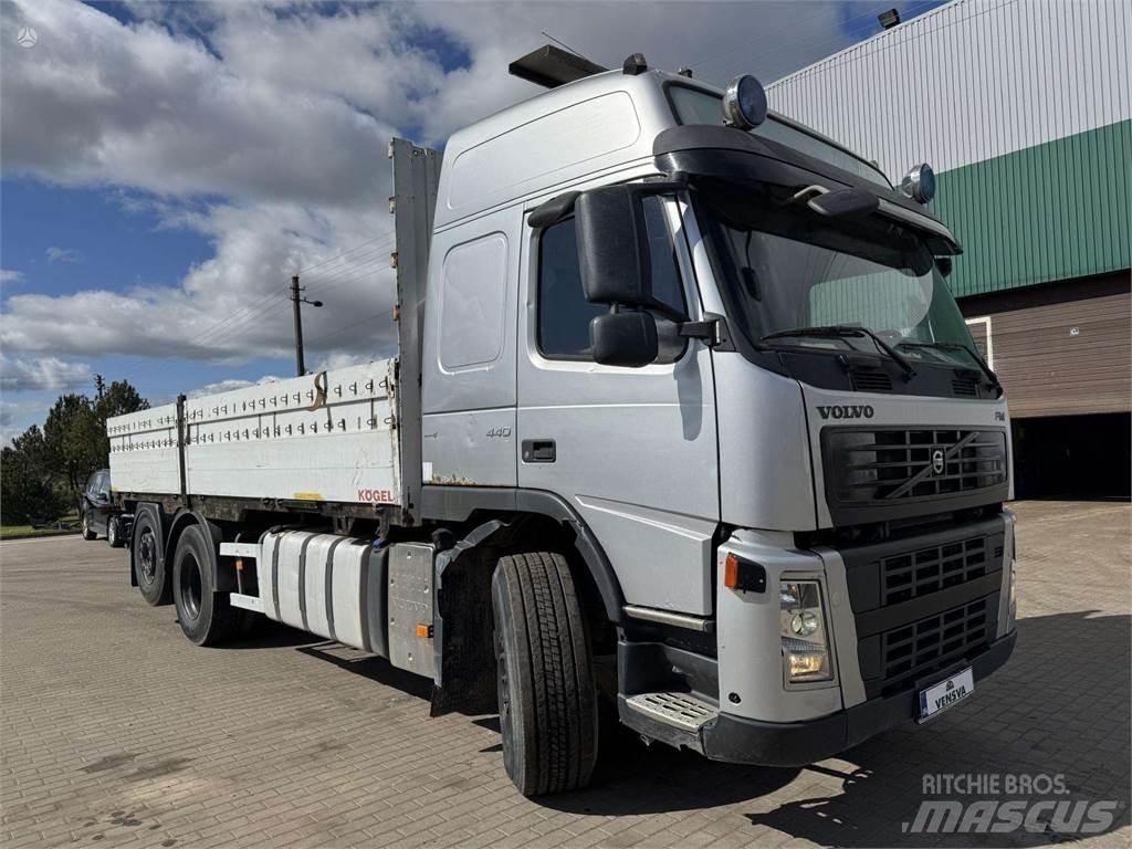 Volvo FM 440 6x2 Pritschenwagen/Pritschenwagen mit Seitenklappe