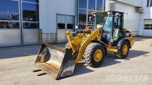 CAT 906M Radlader