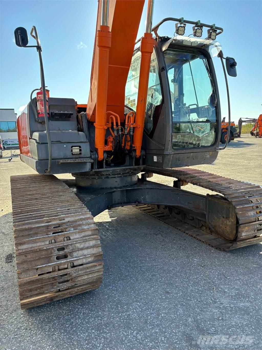 Hitachi ZX210LC-3 Long Reach Bagger