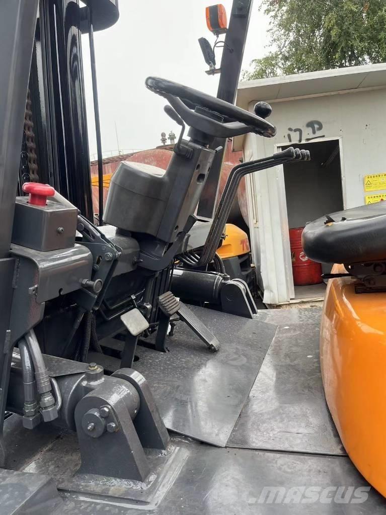 TCM FD 100 Dieselstapler