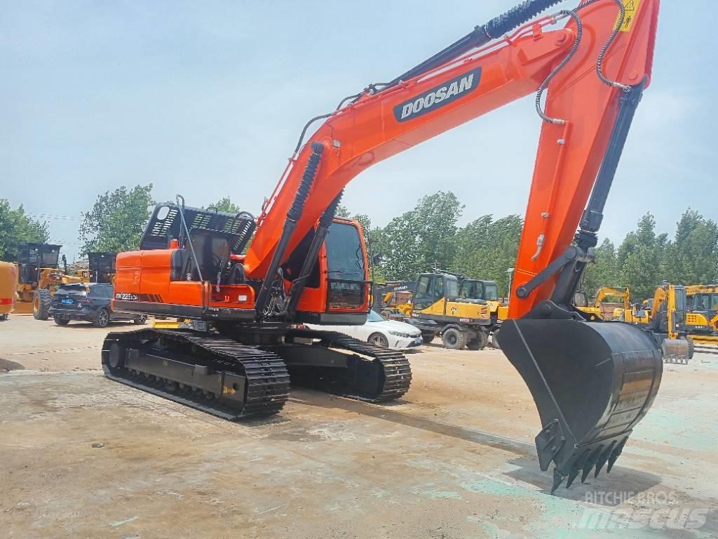 Doosan DX 225 Raupenbagger