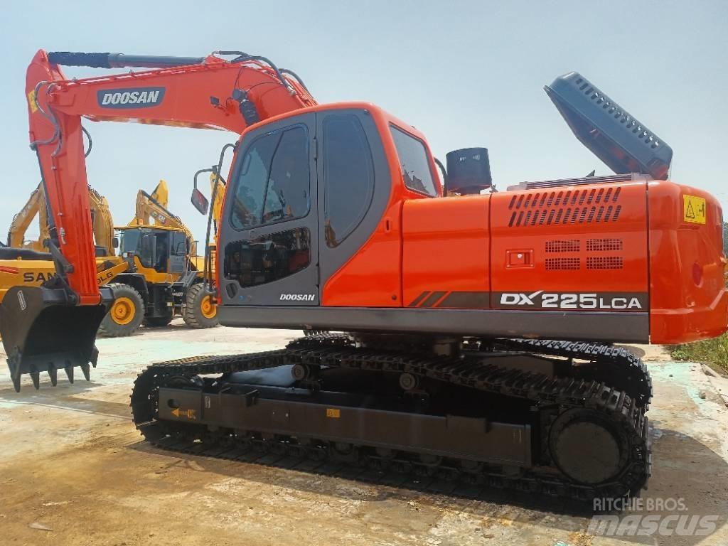 Doosan DX 225 Raupenbagger