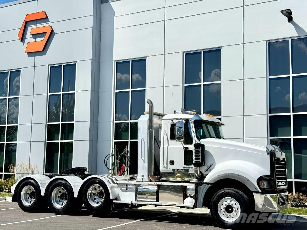 Mack Titan TD 713 Sattelzugmaschinen