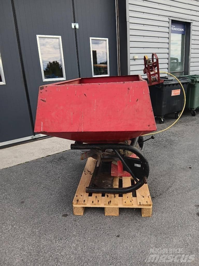 YLÖ Viska 800 Mineraldüngerstreuer