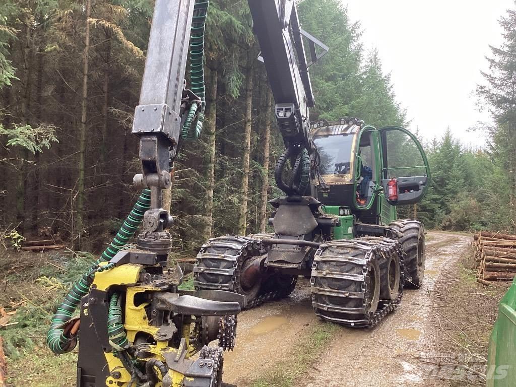 John Deere 1170 E Harvester
