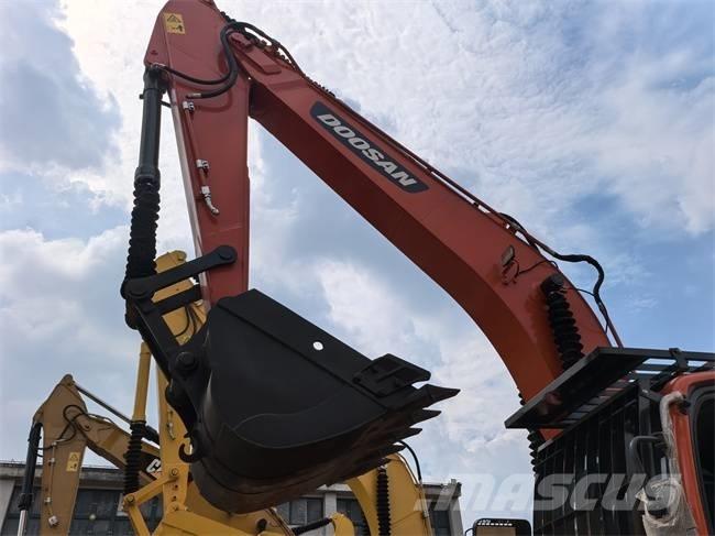 Doosan DX 225 LC Raupenbagger