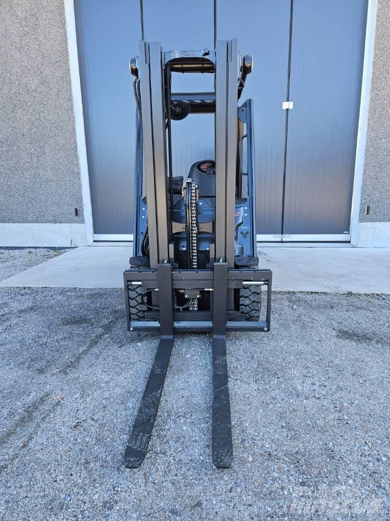 Linde E30-01 Elektrostapler