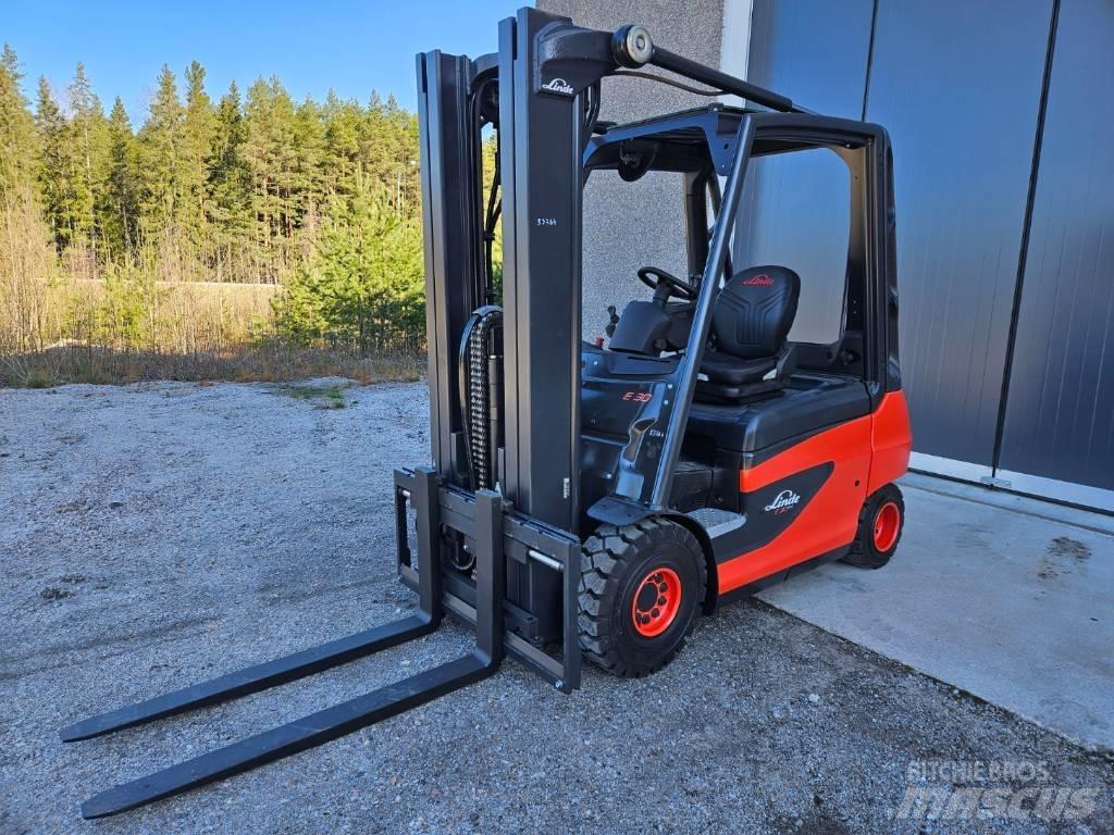 Linde E30-01 Elektrostapler