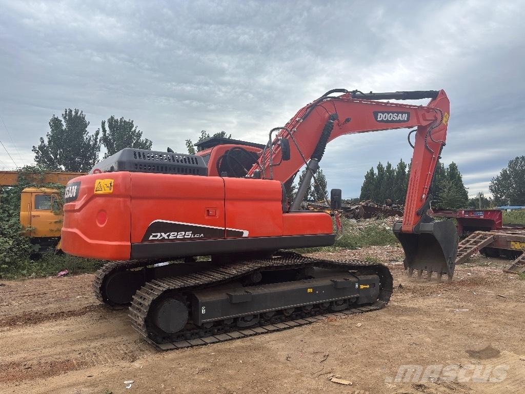 Doosan DX 225 LCA Raupenbagger