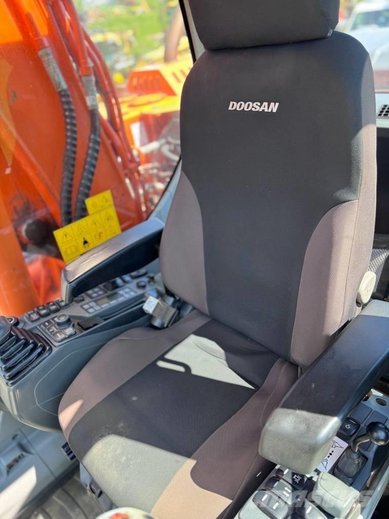 Doosan DX 140 W Mobilbagger